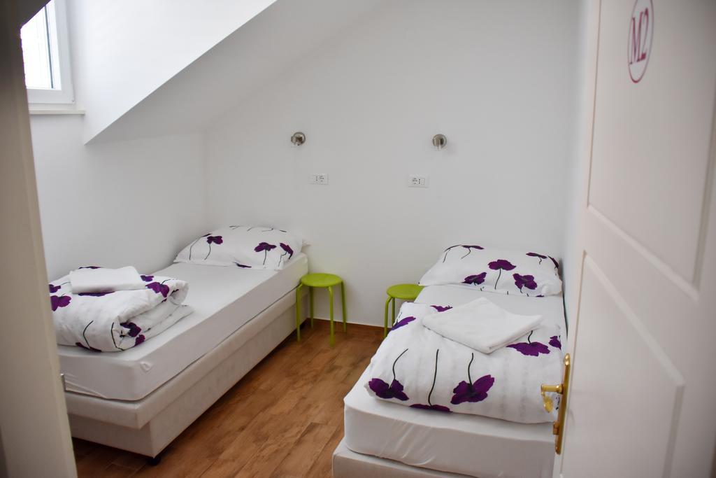 Angelina Old Town Hostel *