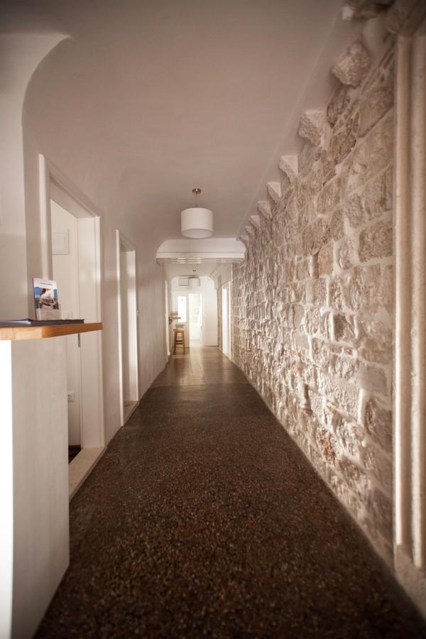 Angelina Old Town Hostel *